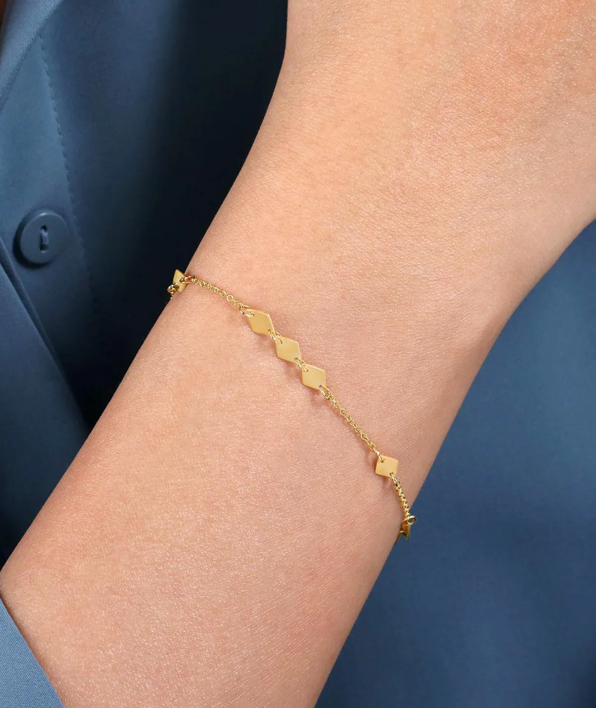 14K Yellow Gold Chain Bracelet with Flat Rhombus Stations