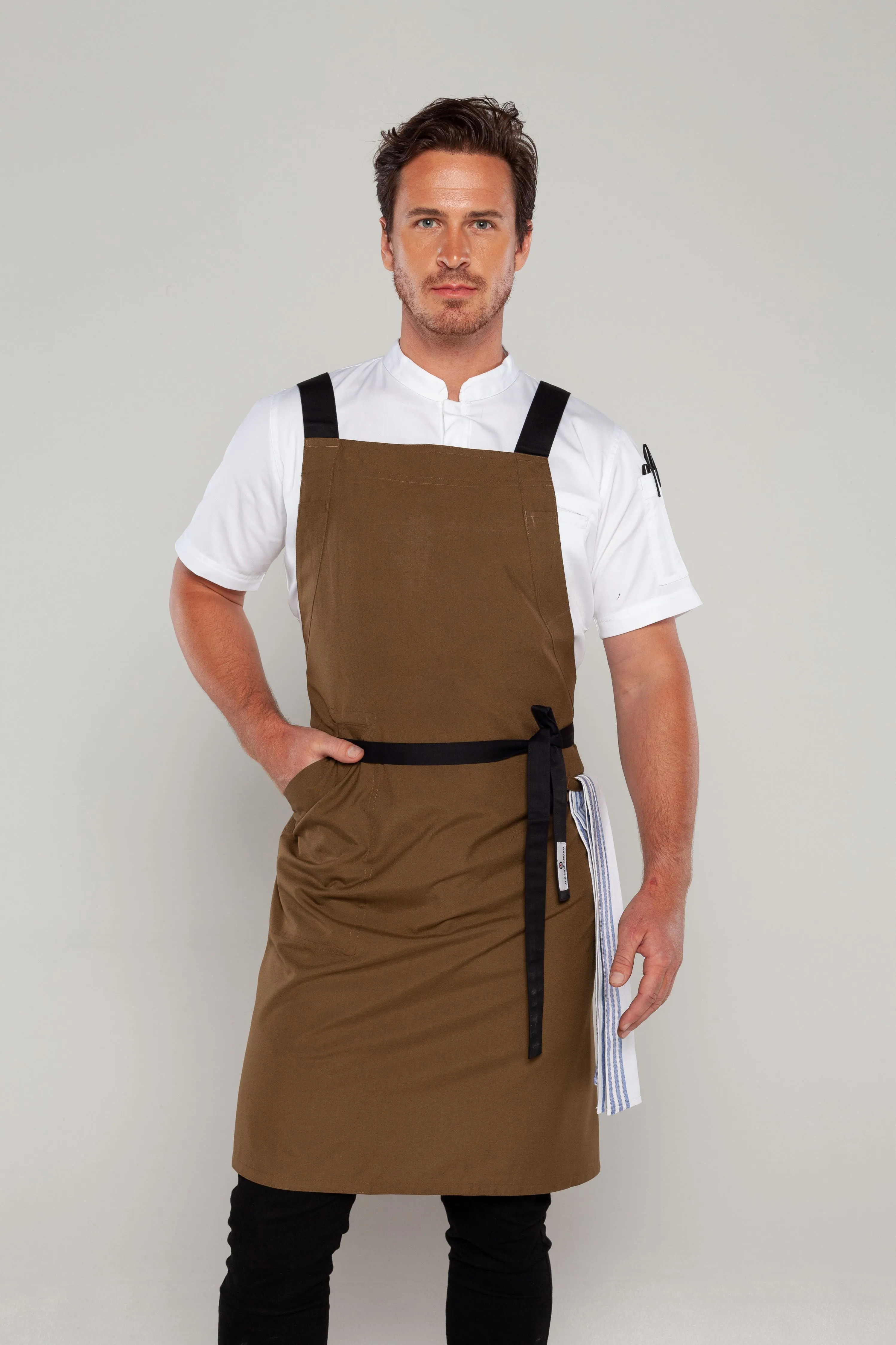 BYRON Crossover Chef apron Olive Green with black straps