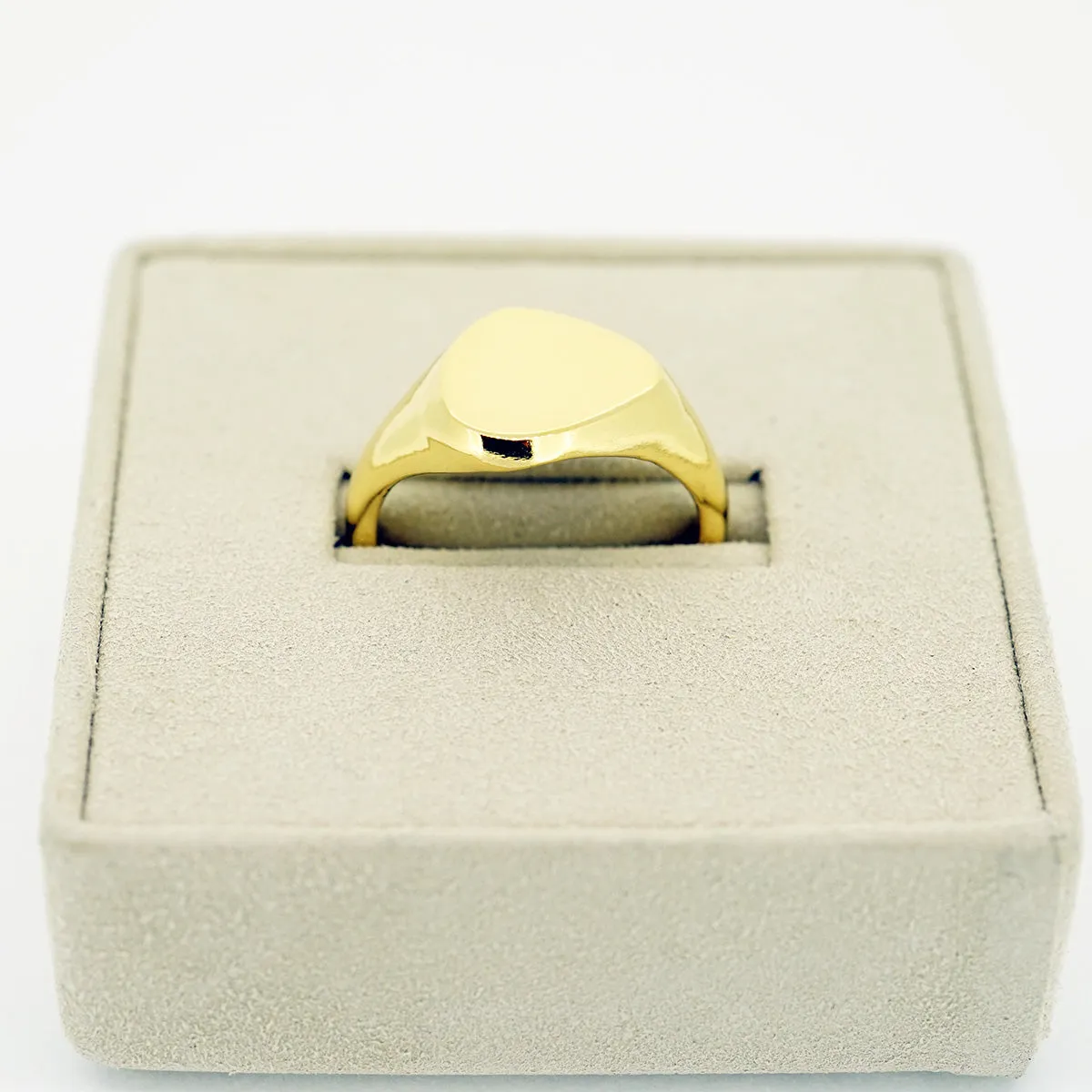 Goldfinger Signet Ring